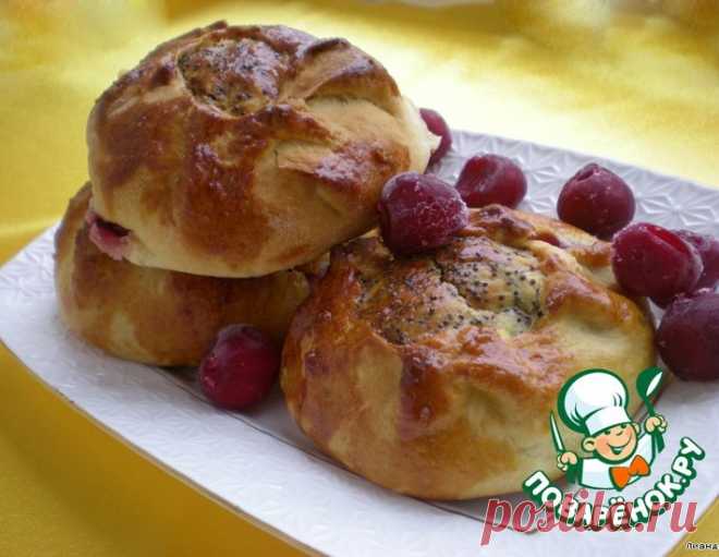 Булочки с творогом и вишнями – кулинарный рецепт