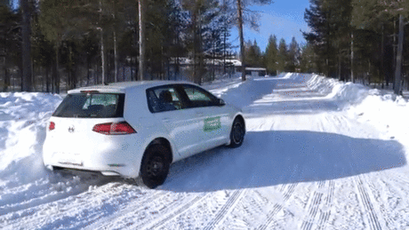 Почему шипованные зимние шины не всегда лучший выбор? «Липучка», «шиповка» и «всесезонка»: какие зимние шины лучше выбрать (эксперимент) Осень уже пришла во многие регионы России. Где-то почти полностью опали листья, ну а где-то успел выпасть первый снег. Такой неожиданный поворот застал автомобилистов врасплох и словно тот самый снег на голову