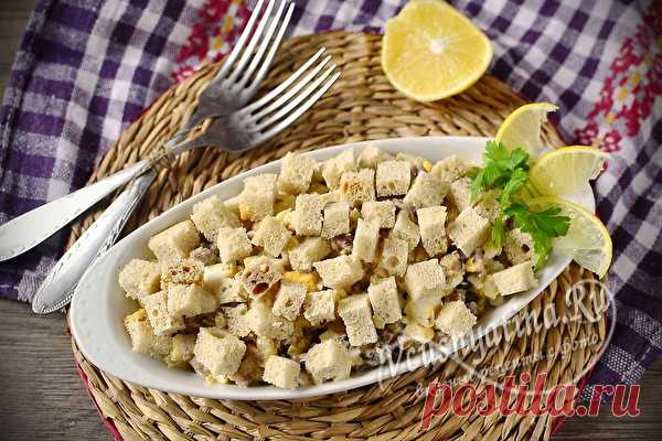Салат со шпротами и сухариками: рецепт с фото очень вкусный Невероятно вкусный салат со шпротами и сухариками можно приготовить быстро и легко, если посмотреть наш рецепт с пошаговыми фото и советами.