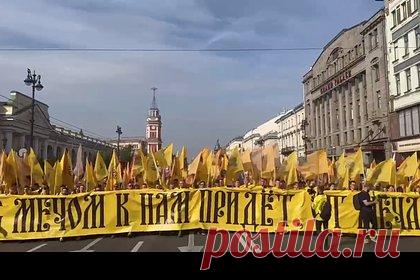Шествие с лозунгом «Мы русские — с нами Бог» и флагами «Вагнера» прошло в Петербурге