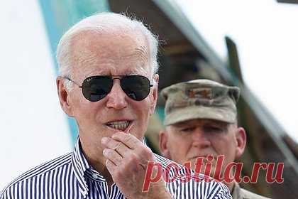 Байдена назвали «полным дураком» после решения ОПЕК+. Президент США Джо Байден выглядит «полным дураком» из-за решения ОПЕК+ сократить добычу нефти. С таким мнением выступила обозреватель Fox News Жанин Пирро. «Цены на бензин вновь начали расти, и пропагандистская машина Байдена возвращается к своим старым способам отвести от себя вину», — подчеркнула она.