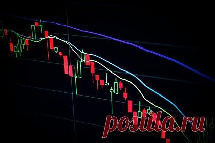 Бумаги Qiwi обвалились после отзыва лицензии. Депозитарные расписки Qiwi на Мосбирже обвалились после того, как Центробанк отозвал у организации лицензию. Ценные бумаги подешевели на 50 процентов, в результате чего торговой площадке пришлось объявить второй дискретный аукцион за день. На минимуме стоимость расписок опускалась до 240,5 рубля.