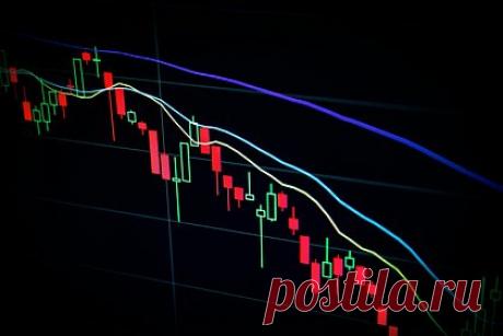 Бумаги Qiwi обвалились после отзыва лицензии. Депозитарные расписки Qiwi на Мосбирже обвалились после того, как Центробанк отозвал у организации лицензию. Ценные бумаги подешевели на 50 процентов, в результате чего торговой площадке пришлось объявить второй дискретный аукцион за день. На минимуме стоимость расписок опускалась до 240,5 рубля.