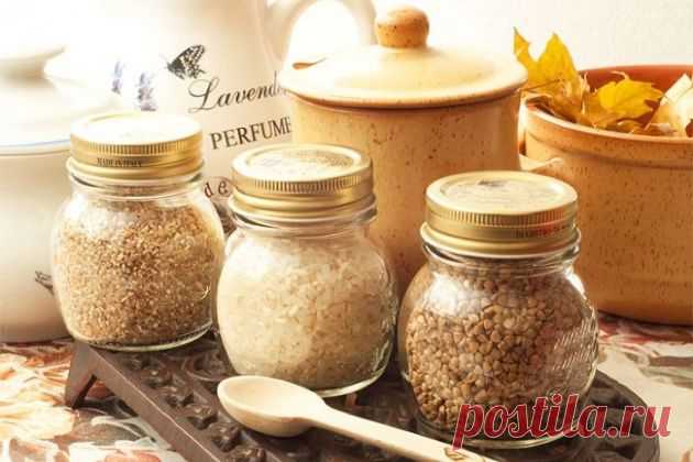 Каша без сомнений полезный и очень популярный продукт на наших кухнях. Самые полезные каши из нешлифованного зерна, в которых сохраняются все полезные вещества, витамины и микроэлементы.
Благодаря этому каши из неочищенных круп способствуют повышению иммунитета, повышают работоспособность, регулирует кровяное давление. Незаменимы такие каши и для рациона беременных женщин.