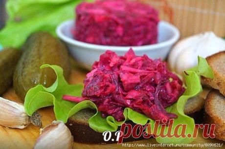 Прекрасная закуска из свеклы с солёным огурцом и сыром. С черным хлебом просто супер!