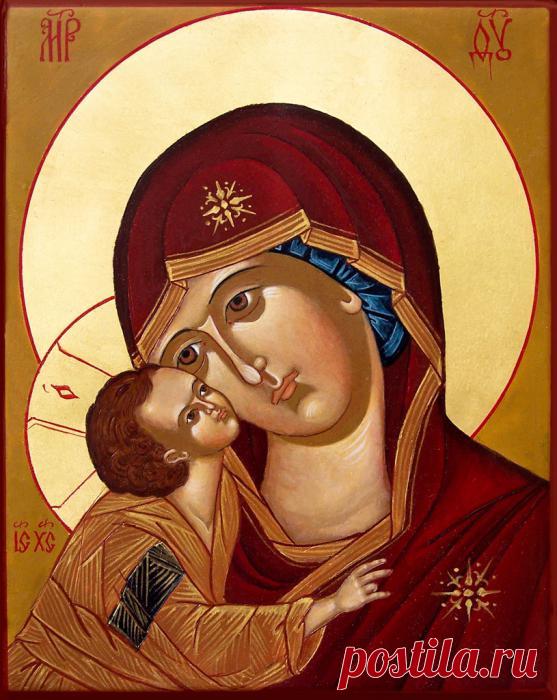 Корсунская икона Божией Матери

Эта чудотворная икона, по преданию, была написана евангелистом Лукой еще при жизни Богородицы. Из Византии образ попал в Корсунь (Херсонес), где хранился несколько веков. В 988 году князь Владимир после крещения перенес список иконы в Киев, положив начало ее почитанию на Руси.