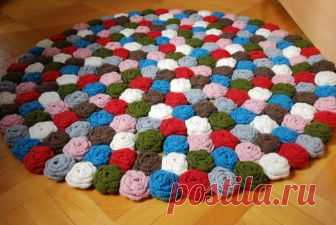 Вяжем коврик из роз.