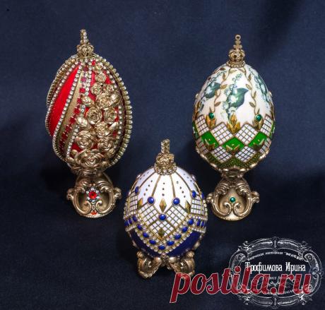 пасхальные яйца по мотивам работ Фаберже(молды, контурные стикеры, стразовая лента, эмаль, на зеленом яйце-прямой декупаж салфеткой)