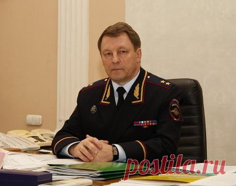 Ответы ГИБДД: когда убирать снег с дорог, можно ли сочетать шипы с липучками, кому дозволено ездить по трамвайным путям