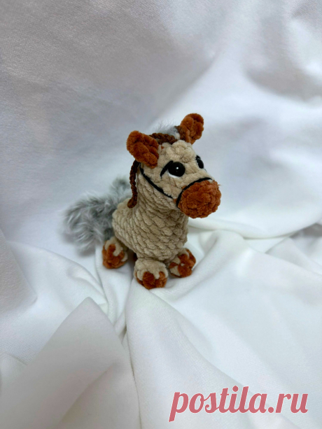PDF Лошадка крючком. FREE crochet pattern; Аmigurumi toy patterns. Амигуруми схемы и описания на русском. Вязаные игрушки и поделки своими руками #amimore - плюшевая мини лошадь, маленькая лошадка из плюшевой пряжи, конь.