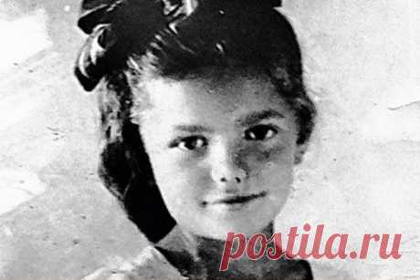 Танк Малютка

«Я Ада Занегина. Мне 6 лет. Пишу по-печатному. Гитлер выгнал меня из города Сычёвка Смоленской области. Я хочу домой. Я собрала на куклу 122 рубля 25 копеек. А теперь отдаю их на танк. Дорогой дядя редактор! Напишите всем детям, чтобы они тоже свои деньги отдали на танк. И назовём его «Малютка». Когда наш танк разобьёт Гитлера, мы поедем домой». - такое письмо пришло однажды в редакцию &quot;Омской правды&quot;