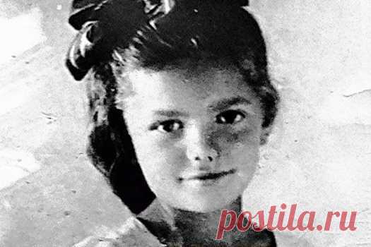 Танк Малютка

«Я Ада Занегина. Мне 6 лет. Пишу по-печатному. Гитлер выгнал меня из города Сычёвка Смоленской области. Я хочу домой. Я собрала на куклу 122 рубля 25 копеек. А теперь отдаю их на танк. Дорогой дядя редактор! Напишите всем детям, чтобы они тоже свои деньги отдали на танк. И назовём его «Малютка». Когда наш танк разобьёт Гитлера, мы поедем домой». - такое письмо пришло однажды в редакцию "Омской правды"