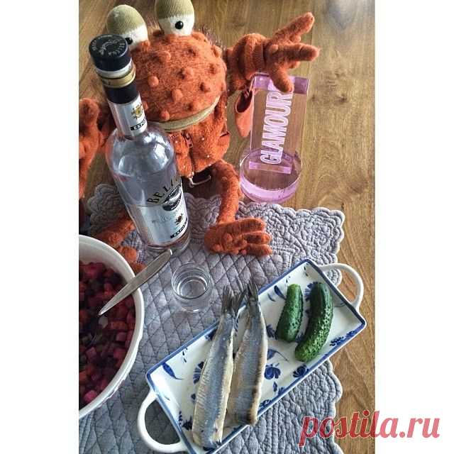 к еееееединственномуууууу нежномууууууу биииииигуууууу по полюююююю снежномууууу... Генадей прислал телеграмму, что задержится до четверга! #жабопьянь #жаннаб #пописят #яжабаавывсенасекомые