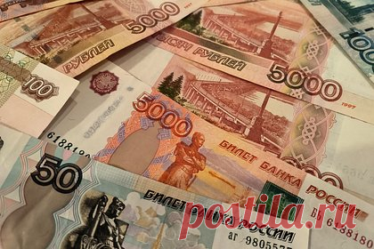 Выручка российских компаний впервые превысила квадриллион рублей. Выручка российских компаний за 2022 год увеличилась вдвое к 2021 году и превысила квадриллион рублей. Об этом свидетельствуют данные Федеральной налоговой службы (ФНС). По данным ведомства, российские компании за 2022 год задекларировали выручку на сумму 1268 триллиона рублей (или почти 1,3 квадриллиона).