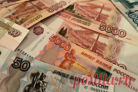 Выручка российских компаний впервые превысила квадриллион рублей. Выручка российских компаний за 2022 год увеличилась вдвое к 2021 году и превысила квадриллион рублей. Об этом свидетельствуют данные Федеральной налоговой службы (ФНС). По данным ведомства, российские компании за 2022 год задекларировали выручку на сумму 1268 триллиона рублей (или почти 1,3 квадриллиона).