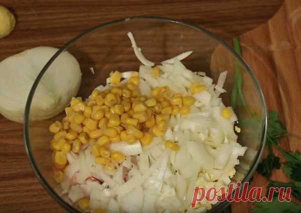 Салат с кальмарами и яйцом – 5 самых вкусных пошаговых рецептов