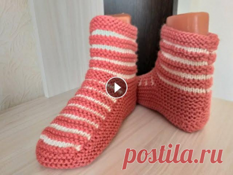 САПОЖКИ-ТАПОЧКИ-НОСОЧКИ. Вязание спицами.Homemade knitted slippers Домашние тапочки-сапожки вяжутся на 2 спицах и имеют только одно сшивание от пяточки вверх. Очень легко вяжутся, красиво и удобно сидят на ножке. Пряж...