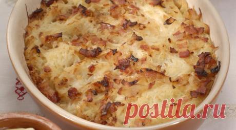 Картофельная бабка в духовке - ПУТЕШЕСТВУЙ ПО САЙТУ. Картофельная бабка, приготовленная в духовке, — блюдо белорусской кухни. Почему именно «бабка»? Есть две версии происхождения столь странного названия. Согласно первой, такое блюдо приготовили в одной белорусской деревне Наполеону, войска которого возвращались во Францию. Когда он спросил, как называется эта вкусная запеканка, ему ответили что не знают, мол, какая-то бабка […]