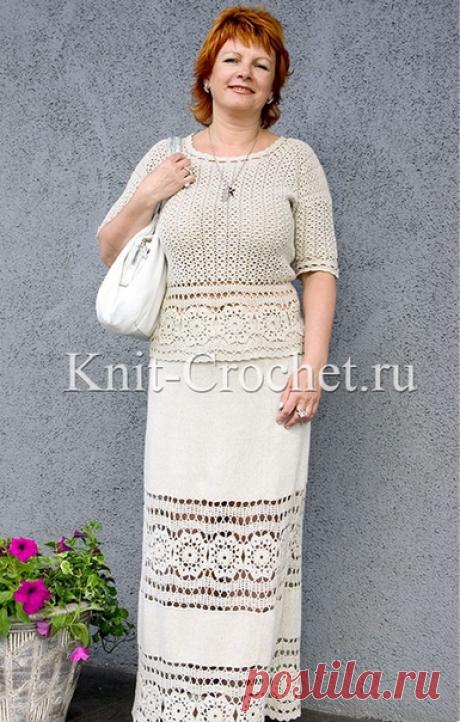 КОСТЮМ С "ПРОШВОЙ": ПУЛОВЕР И ЮБКА КРЮЧКОМ.

Размер 48-50. 

Вам потребуется: 800 г пряжи (”Крестьянка”, 33% хлопок, 34% лен, 33% вискоза; 400 м/100 г); спицы №2 и круговые спицы №2; крючок №2; резиновая тесьма. 

Плотность вязания: 28 п. х 12 р. = 10 х 10 см. 

Плотность вязания лицевой глади: 31 п. х 40 р. = 10 х 10 см. 

Пуловер. 

Выполнение работы: связать 12 мотивов по схеме 23.1 и соединять их в полосу в последнем ряду, выполняя в середине веера вместо возд. п. заце...