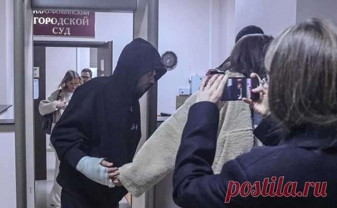Рэперу Гуфу разрешили проводить концерты после возбуждения дела о грабеже. Рэперу Алексею Долматову, известному как Гуф, в рамках запрета определенных действий нельзя посещать место происшествия и общаться с потерпевшим и свидетелем.