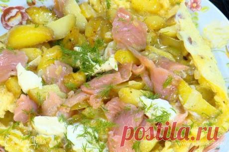 Испанский омлет с картофелем, семгой и укропом . Ингредиенты: яйца куриные, картофель, форель слабосоленая