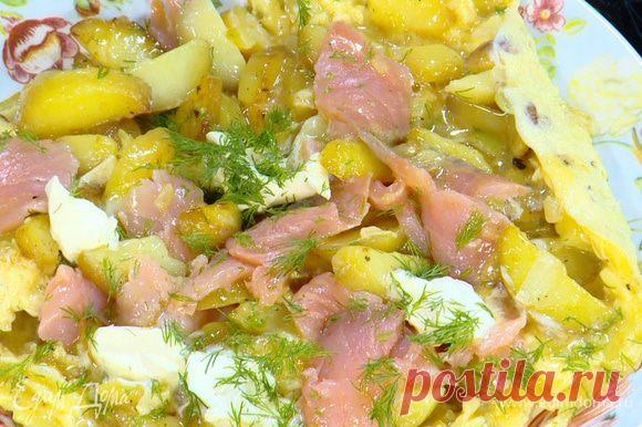 Испанский омлет с картофелем, семгой и укропом . Ингредиенты: яйца куриные, картофель, форель слабосоленая