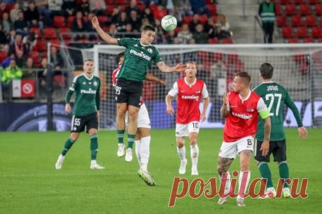 Побоище под знаком УЕФА. Игроков «Легии» арестовали после игры в Голландии. Матч Лиги конференций закончился арестом двух игроков. Форварда и защитника «Легии» обвинили в жестоком избиении секьюрити. Польский клуб утверждает, что они сами пострадали от дубинок полиции.