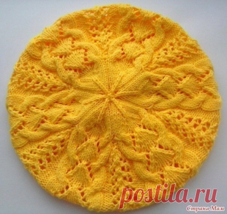 АЖУРНЫЙ БЕРЕТ СПИЦАМИ

Резинка вяжется на спицах № 2 мм, ажурный узор на спицах № 2,5 мм. 
На обхват головы 54-56 см. На спицы № 2 мм набрать 128 п, замкнуть в круг и вязать резинкой 2 лиц. 2 изн. 4 см (у меня 18 рядов) 
После резинки переходим на спицы № 2,5 мм и вяжем 1 вспомогательный ряд лиц. петлями, в котором равномерно прибавляем 28 петель (всего на спицах будет 156 петель). 
На схемах приведены только нечетные ряды, в четных рядах петли вяжем по рисунку, накиды - л...