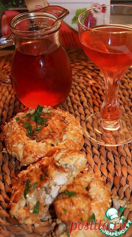 ГАЛЕТА &quot;ОБРУСЕВШИЙ ФРАНЦУЗ&quot; - это тонкое, хрустящее тесто и много сочной начинки !!! **На 1порцию. Тесто: слив/масло (кусочки заморозить)- 125г, мука 200г, сахар и соль по 1/2ч/л, вин/уксус 1/2ч+вода ледяная 2-3ст/л. Тесто в холод на 3ч. *Начинка Жульен: лук 1шт+шампиньоны 300г, мука 1ст/л+соль,перец+молот/мускат/орех 1щ -обжарить. Затем кусочки курицы 600г+сливки 200г, тушить. *Смазка- яйцо, сверху терт/сыр 60 г. *Выпекать 25-30мин, при 200. *Подавать горячими, с полусухим вином.