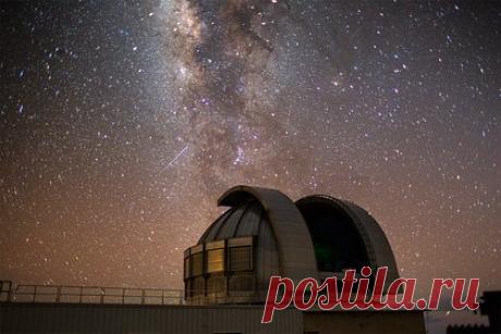 Поставлена под сомнение существующая теория эволюции звезд. Американские астрономы из Университета штата Огайо поставили под сомнение существующую теорию эволюции звезд. Исследователи смогли доказать, что некоторые звезды имеют аномальный внутренний механизм: поверхность и ядро светила вращаются с одинаковой скоростью, но затем показатели расходятся.