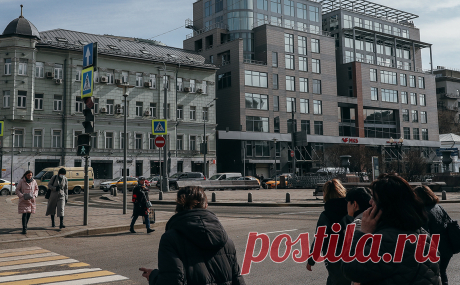 Банки и эксперты оценили будущий спрос россиян на кредитные каникулы. Банки не фиксируют роста обращений заемщиков за отсрочками по долгам. Но они готовы к тому, что после принятия закона о новых кредитных каникулах ситуация поменяется. Пока это превентивная мера со стороны властей