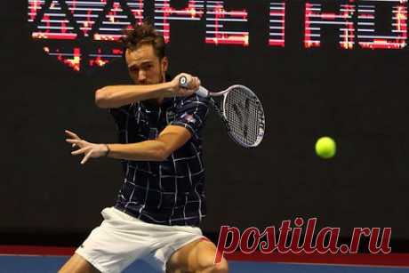 Медведев вернется в топ-10 рейтинга ATP. Российский теннисист Даниил Медведев вышел в финал турнира категории ATP-500 в Роттердаме. В полуфинале турнира он обыграл 28-ю ракетку мира Григора Димитрова. Встреча завершилась со счетом 6:1, 6:2. Благодаря выходу в финал турнира россиянин уже заработал 300 очков и вернется в топ-10 рейтинга ATP.