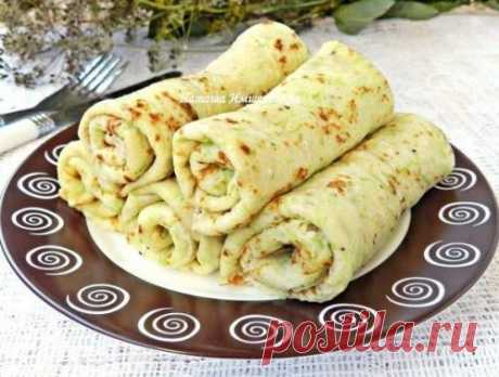 КАБАЧКОВЫЕ  БЛИНЧИКИ.   Вкусные кабачковые блинчики можно на завтрак или на ужин приготовить. Блинчики очень нежными и мягкими получаются. Для начинки можно использовать сыр или творог, будет очень вкусно. Вам потребуется: 1 кабачок;. 1 яйцо;. 1 стакан молока;. 2/3 Стакана муки;. 1/2 ч. л. сол...