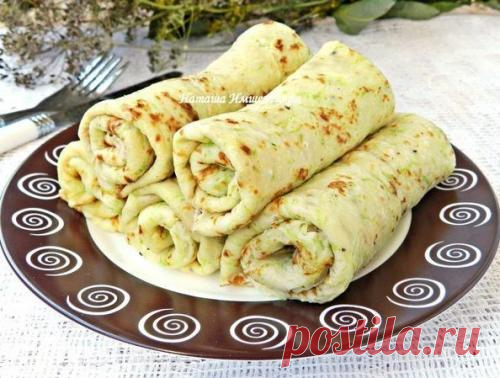 Кабачковые блинчики.   Вкусные кабачковые блинчики можно на завтрак или на ужин приготовить. Блинчики очень нежными и мягкими получаются. Для начинки можно использовать сыр или творог, будет очень вкусно. Вам потребуется: 1 кабачок;. 1 яйцо;. 1 стакан молока;. 2/3 Стакана муки;. 1/2 ч. л. сол...