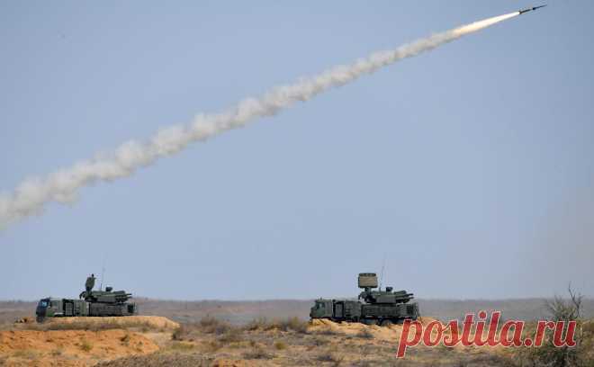 Над Россией за три часа сбили 32 украинских беспилотника. В период с 14.00 мск до 17.00 мск дежурные средства ПВО сбили над российскими регионами 32 украинских беспилотника, сообщили в Минобороны.