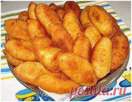 Жаренные творожные пирожки - ну очень вкусно!

Пирожки просто тают во рту!


Ингредиенты:
Тесто творожное-
1 пачка творога ( 250 гр ), 
2 яйца, 
1ч.л.соли, 
1 ст.л.сахара, 
2-3 ст.л.сметаны, 
2 ст.л. раст. масла, 
1/2 ч.л. соды (погасить) 
мука 
Начинка - любая

Приготовление:
Все ингредиенты смешать и добавить муки, чтобы получилось мягкое тесто. 

Разделить на 15-16 шариков и вылепить пирожки с любой начинкой.

Испечь во фритюре.
•••