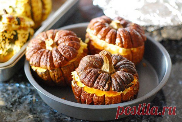 Тыква, фаршированная куриным филе и помидорами -