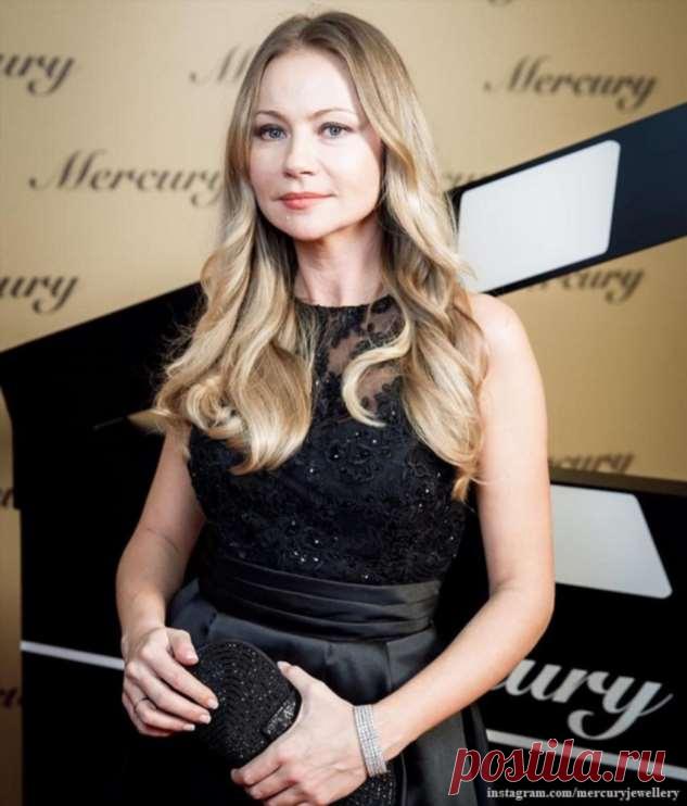 Мария Миронова рассказала, как справляется с ролью молодой мамы | Краше Всех