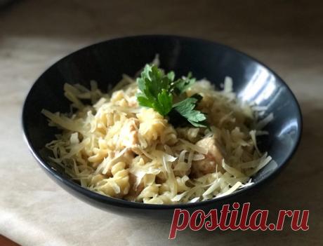 Паста с индейкой в сливочно-сырном соусе