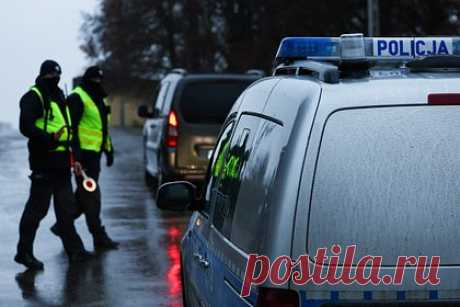 Упавший в Польше объект сочли фрагментом военной техники польской армии. Обломки неопознанного объекта, обнаруженного на северо-западе Польши, считают фрагментами военной техники, принадлежащей армии республики. Об этом пишет радио RFM. Объект обнаружили в четверг, 27 апреля недалеко от города Замосць примерно в 15 километрах от Быдгоща.
