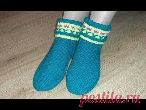 Следки – сапожки с цветочками спицами. Вязание. Homemade knitted slippers - YouTube