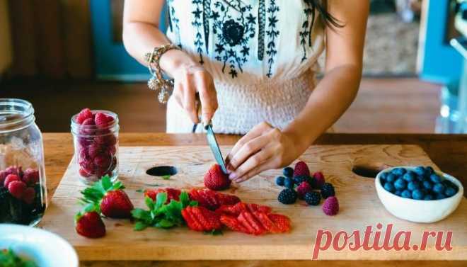 Самые полезные ягоды, их свойства + таблица содержания кбжу, витаминов и минералов