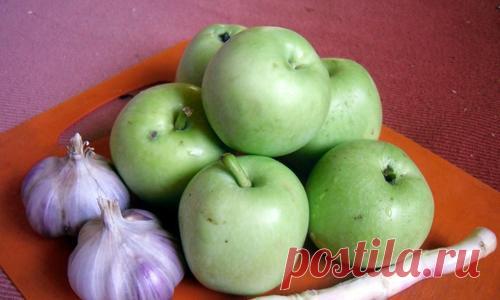 Рецепт острой закуски из яблок и хрена