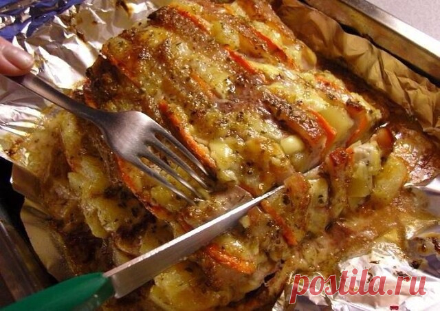 Курица по-тропически.

Ингредиенты: 
1)Куриная грудка 800 гр., 
2)Морковь 300 гр., 
3)Изюм 50 гр., 
4)Ананас консервированный 300 гр., 
5)Соль, перец, чеснок, душистый перец, карри, кока-кола зеро, сушеная зелень, соевый соус - по вкусу

Приготовление: 

Выложить куски курицы в огнеупорный противень, между кусками разложить морковь, изюм, кусочки ананаса. В миске смешать кока-колу, соевый соус, перец. Залить соусом курицу, запекать в духовке на среднем огне 30-40 минут. Во...