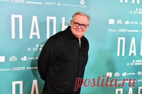 Стоянов рассказал о своем необычном хобби. Актер, звезда юмористической телепрограммы «Городок» Юрий Стоянов сообщил, что в свободное время ему нравится заниматься столярным делом в собственной мастерской. Своим необычным хобби он поделился в шоу «Влобушкинъ» на YouTube. Стоянов отметил, что открыл для себя новое увлечение во время пандемии коронавируса.