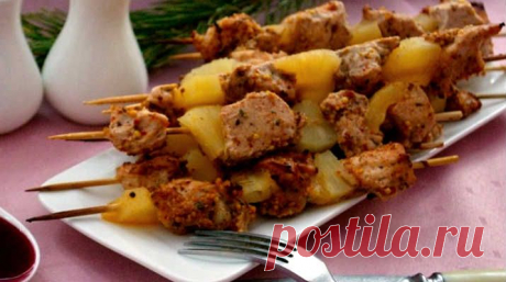 Мясо индейки с ананасом на шпажках! Всего за 15 минут можно приготовить дома очень вкусный шашлык из мяса индейки с ананасом — интересное сочетание вкуса. | Эксклюзивные шедевры кулинарии.