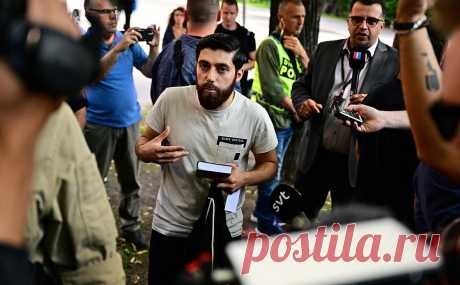 Организатор акции с сожжением Торы и Библии в Швеции отказался жечь книги. Организатор акции с сожжением Торы и Библии возле посольства Израиля в Стокгольме не стал уничтожать религиозные книги и заявил о недопустимости подобных демонстраций.