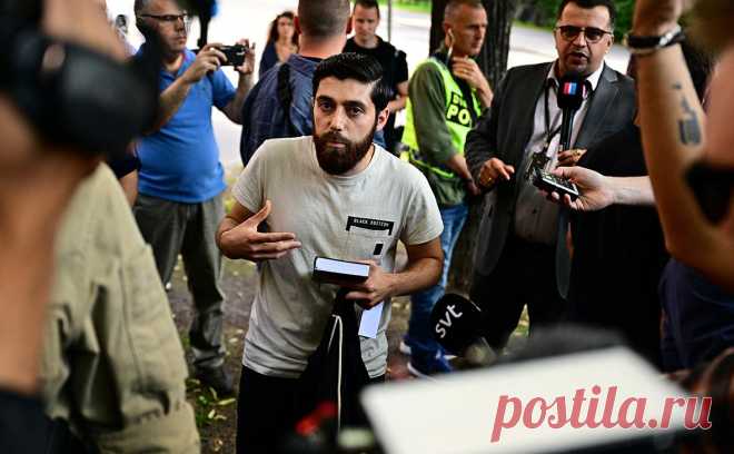 Организатор акции с сожжением Торы и Библии в Швеции отказался жечь книги. Организатор акции с сожжением Торы и Библии возле посольства Израиля в Стокгольме не стал уничтожать религиозные книги и заявил о недопустимости подобных демонстраций.