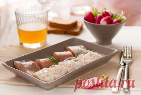 Сельдь в сметанно-горчичном соусе.