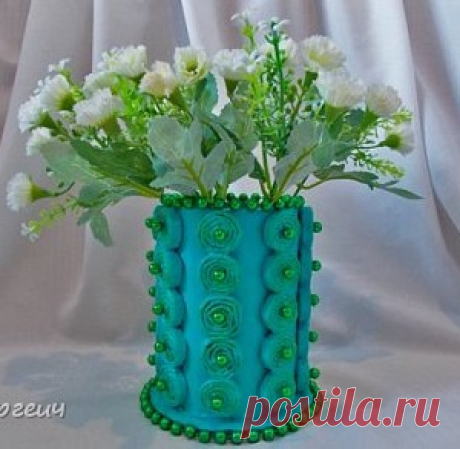 Ваза из картона и бумажных трубочек